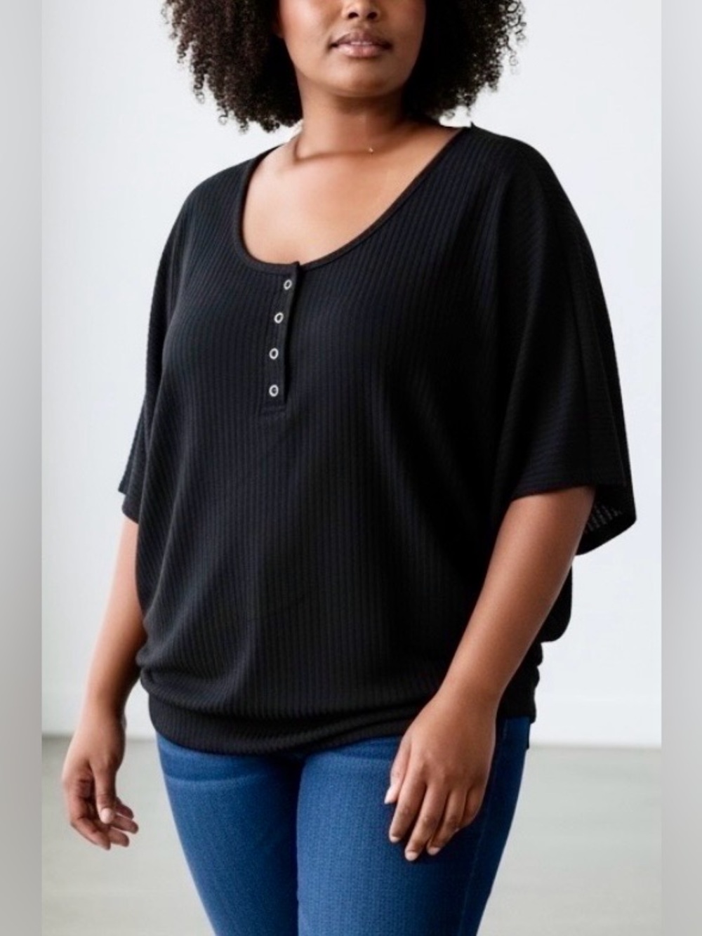 Torrid Women’s Black Ribbed Short Sleeve Henley Top Size 4 Scoop Neck Minimalist